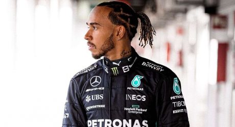 Hamilton cree que Mercedes puede ganar en 2022