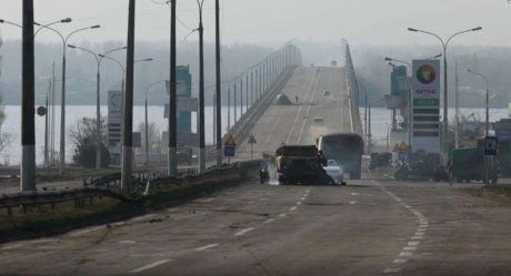 Ucrania destruye puente en Kherson