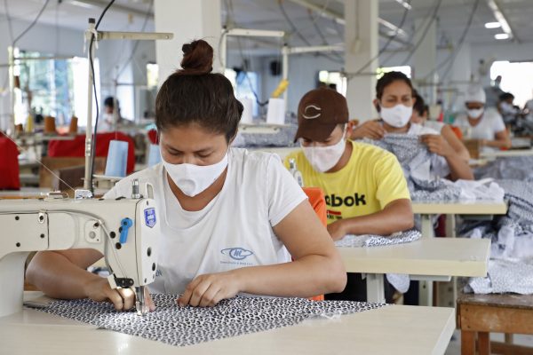 fabricantes de ropa en perú